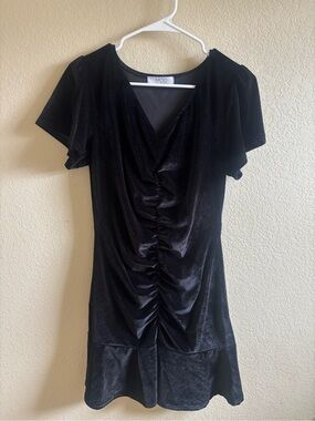 MOD on Trend Black Ruched Velvet V-Neck Women's Top